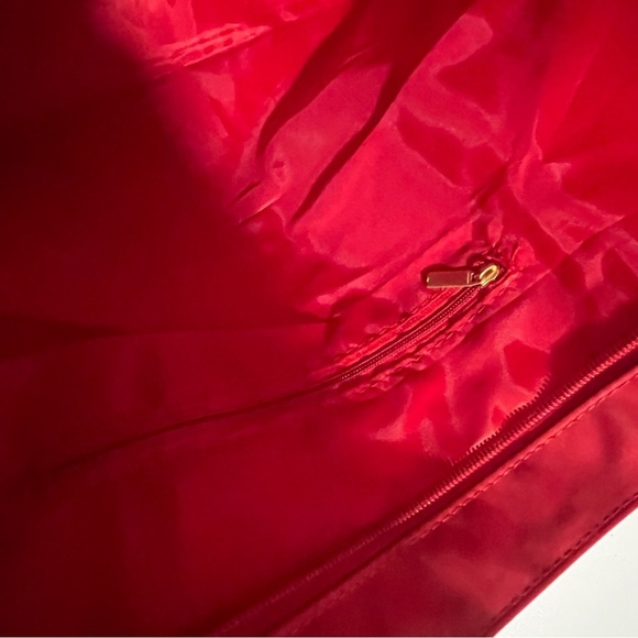 Red Quilted Tote Bag Gold Hardware Detail Canvas Strap Zip Closure NWOT - Picture 7 of 9